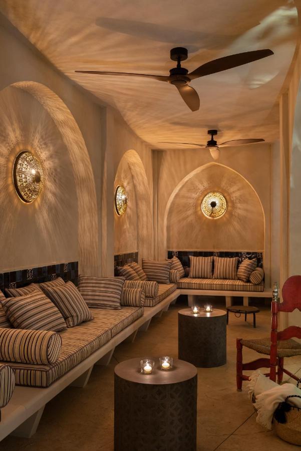 Pajaro Rebelde Bed & Breakfast Севиля Екстериор снимка