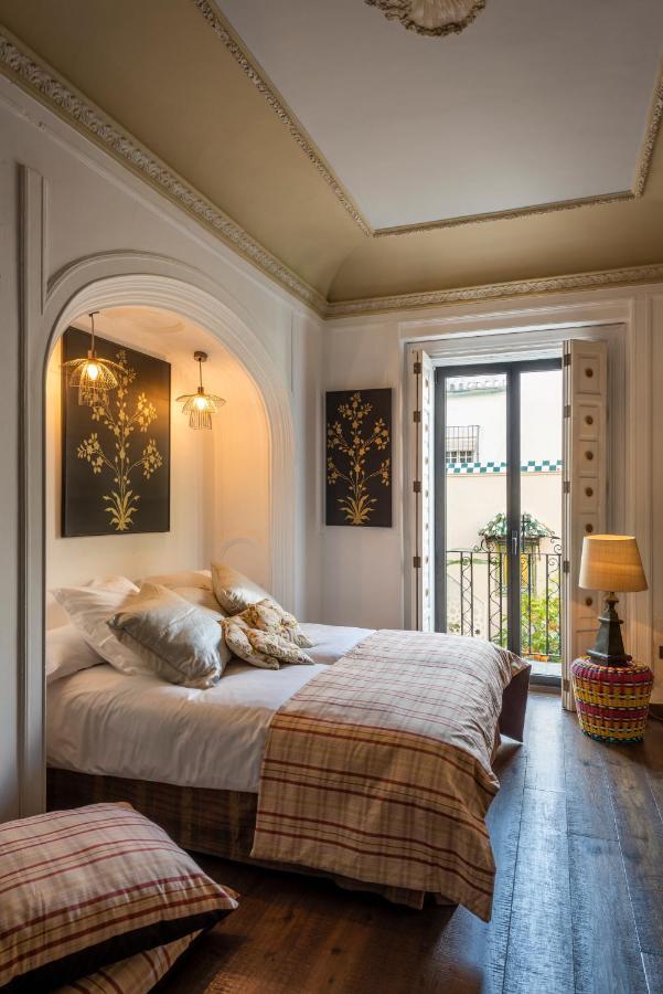 Pajaro Rebelde Bed & Breakfast Севиля Екстериор снимка