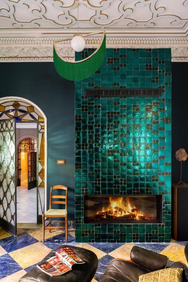 Pajaro Rebelde Bed & Breakfast Севиля Екстериор снимка