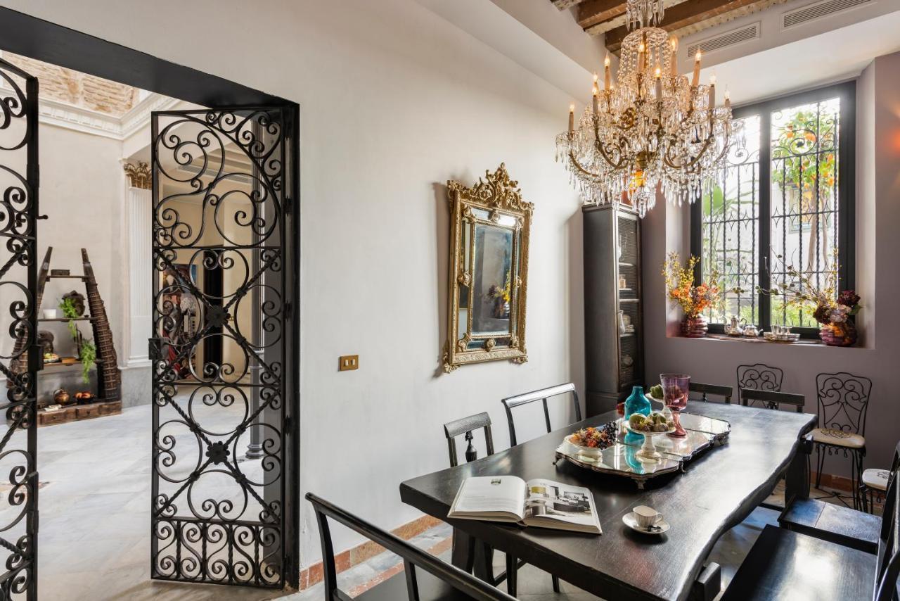 Pajaro Rebelde Bed & Breakfast Севиля Екстериор снимка