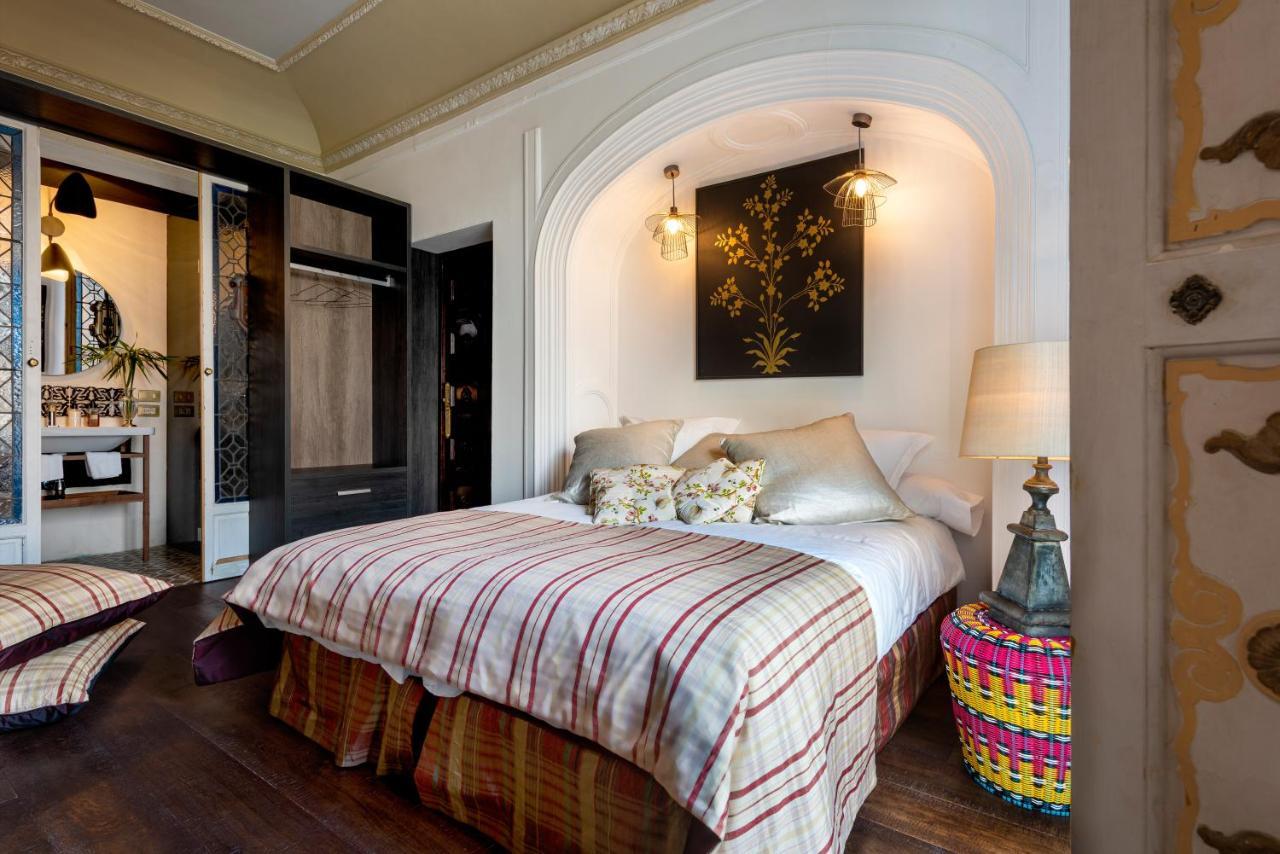Pajaro Rebelde Bed & Breakfast Севиля Екстериор снимка
