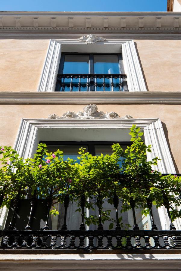 Pajaro Rebelde Bed & Breakfast Севиля Екстериор снимка