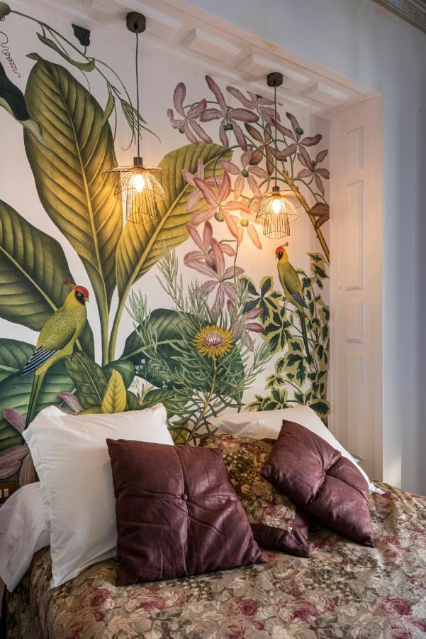Pajaro Rebelde Bed & Breakfast Севиля Екстериор снимка